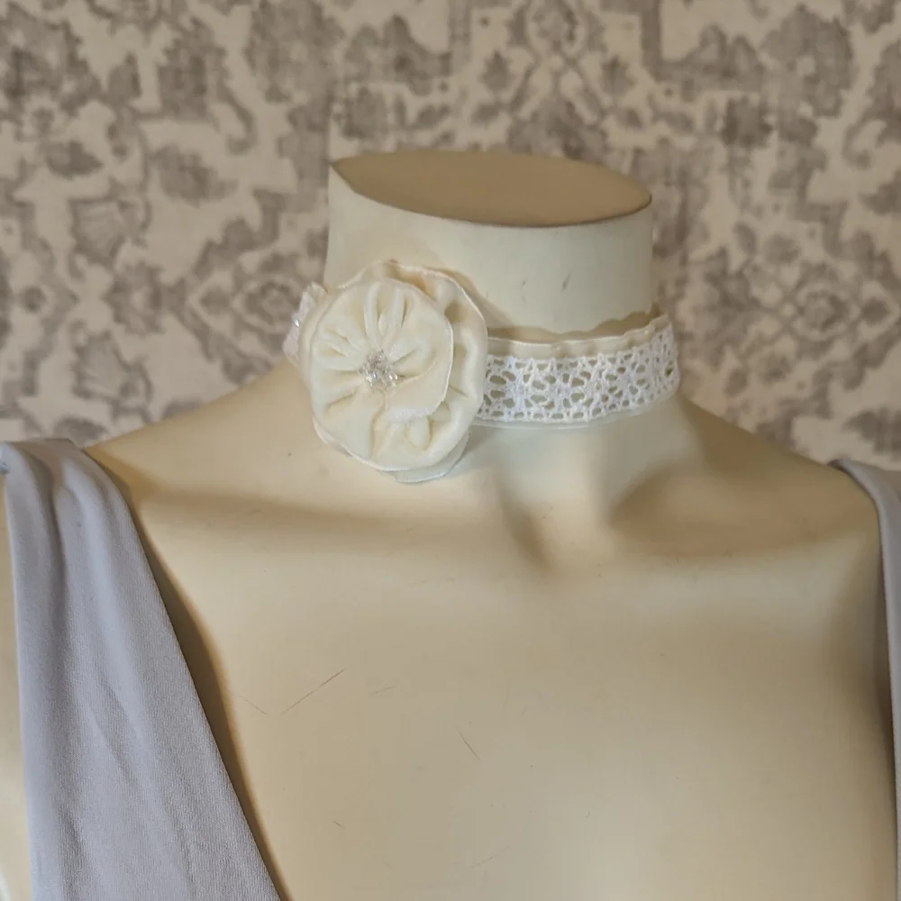 Lace & Velvet Ivory Handmade Handsewing beaded Bridal Wedding Choker Necklace - Picture 3 of 10